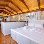 Stonewood House Трикала