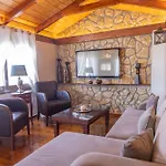 Апартаменты Stonewood House Трикала