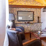 Stonewood House Трикала