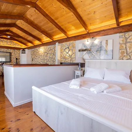 Stonewood House 特里卡拉