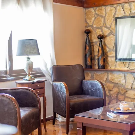 Stonewood House * 特里卡拉